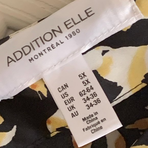 AdditionElle Short Sleeve V Neck Blouse Size 5X - Picture 3 of 3